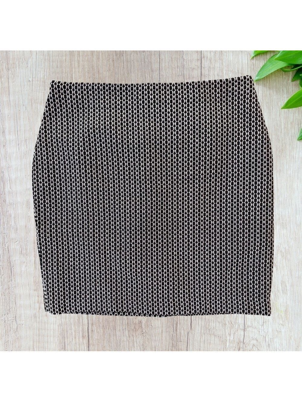 Banana Republic White and Black Pattern Pencil Skirt Size 10
